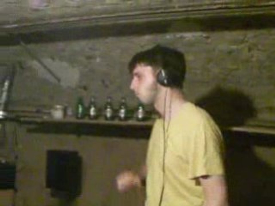 Les choeurs des Versaillaises à moustache La tete