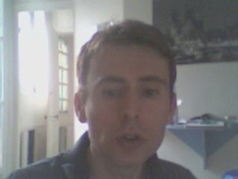 Wiwi égratigne Petite Lola