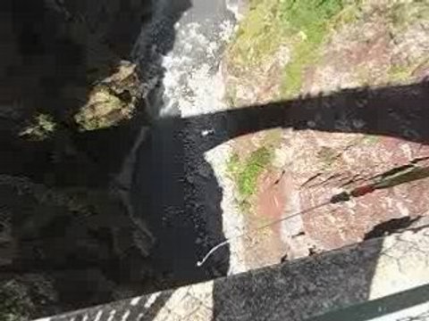Saut à l'elastique au pont de la mariée