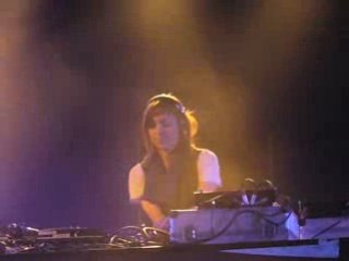 LN ALIEN SE DECHAINE SUR SES CALAGES