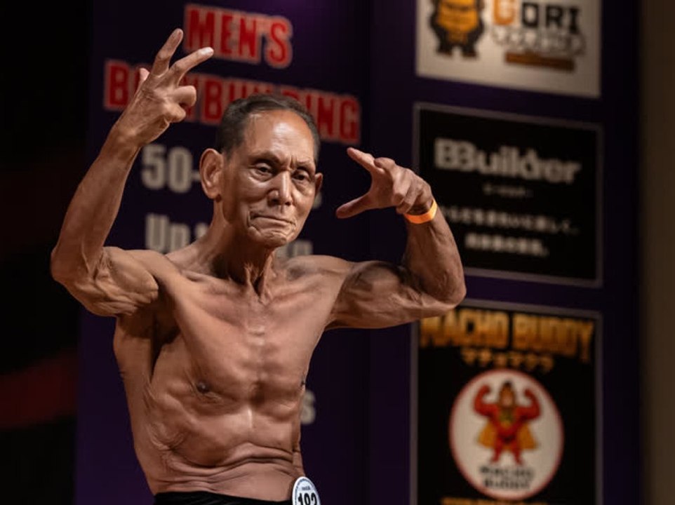 Japans ältester Bodybuilder feiert Titel mit 90 Jahren