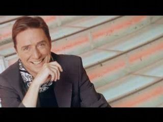 Surprise party et l'amour chante Pascal Sevran