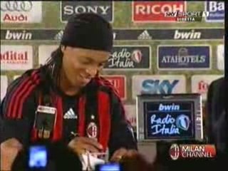 Official Presentation of Ronaldinho @ Ac Milan!!