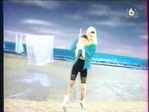 Elli Medeiros Parle De Ses Gouts Musicaux