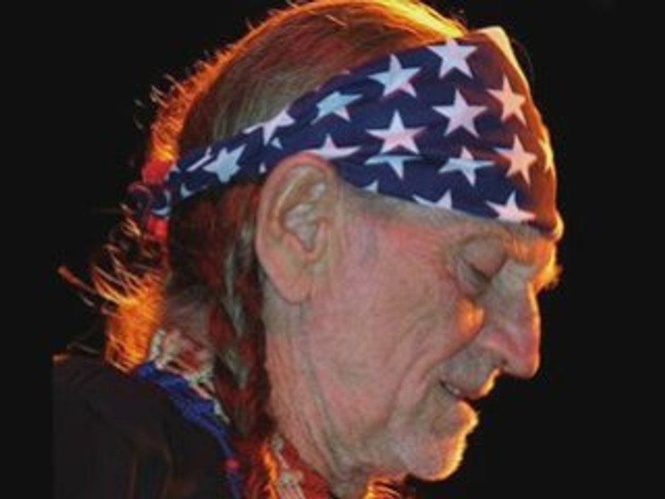 Willie Nelson talks about Bush War Crimes & Impeachment 3/4
