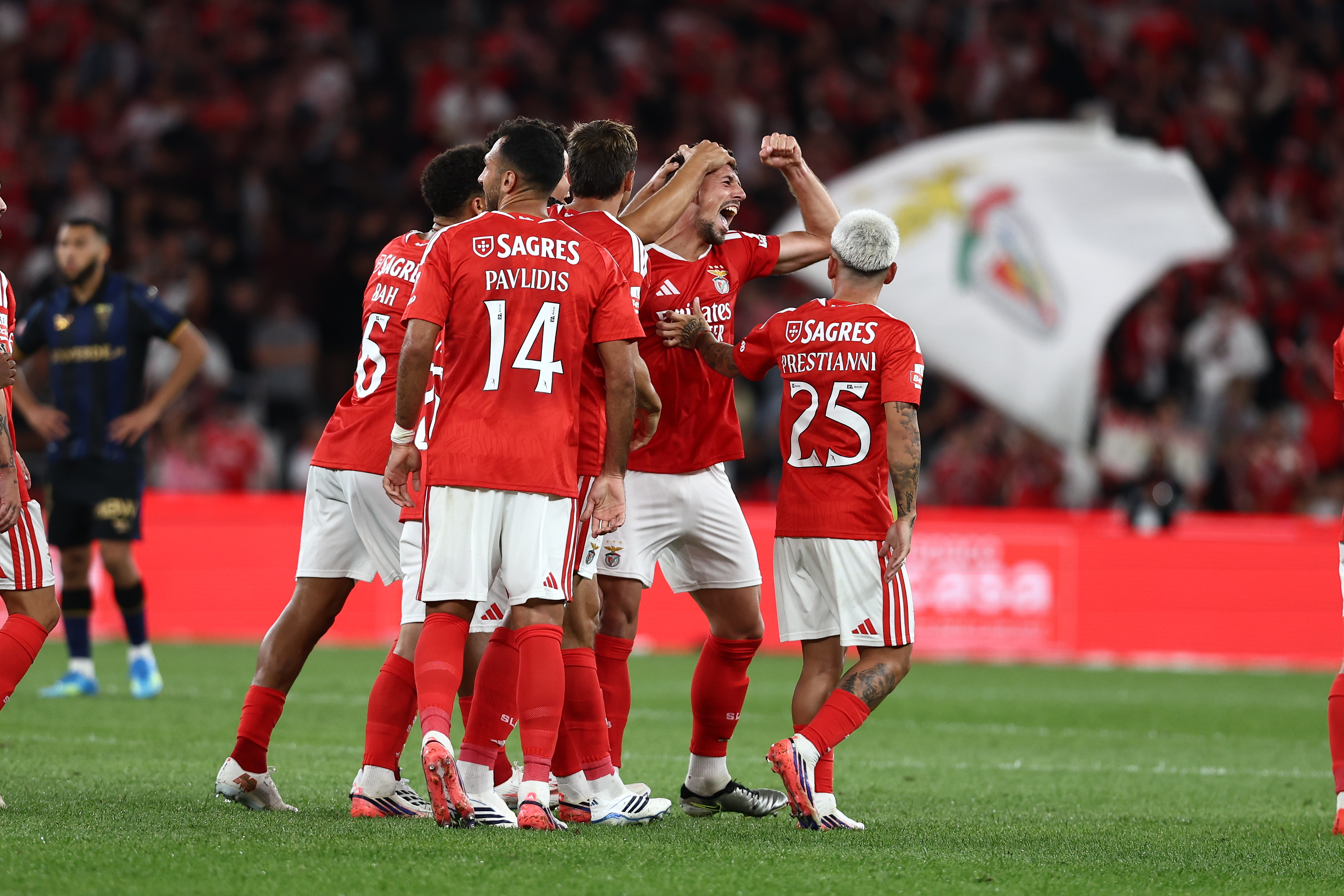 Liga Portugal : Banger de Lenglet, débuts de Palhinha... Soirée de rêve pour Benfica face à Estoril