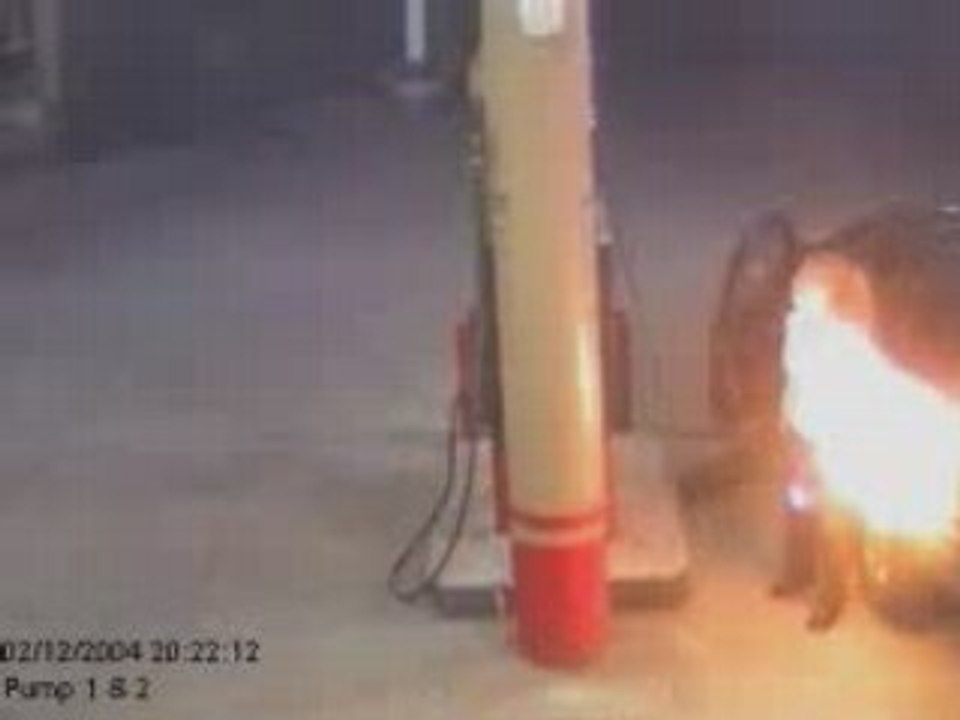 Electricite statique et pompe a essence... (et une blonde)