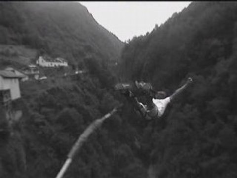 saut élastique pont Napoléon de LUZ st Sauveur