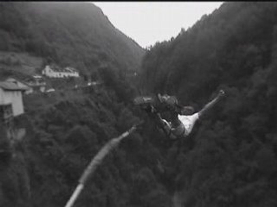 saut élastique pont Napoléon de LUZ st Sauveur