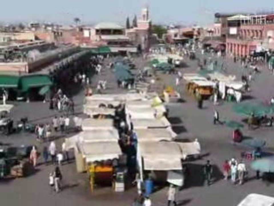 installation du marché de la place Jemaa el fna
