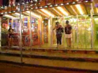 La jupe qui se lève au Magic Wolrd à Hyères