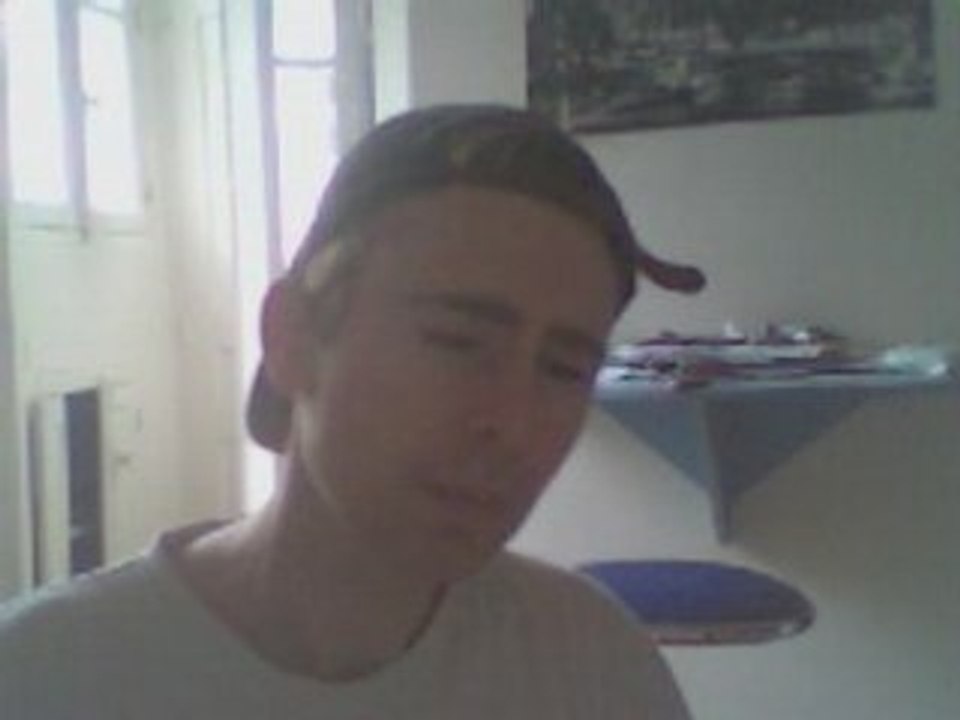 Wiwi égratigne "Ne ferme pas tes yeux.."