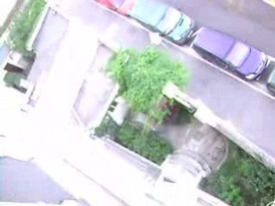Chouille 24.07.08 Poubelles au balcon
