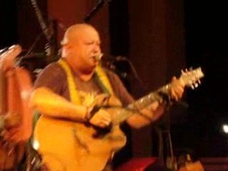 pigalle extrait dans la rue du bar...