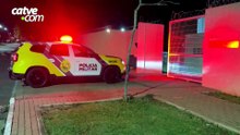 Chinela neles! Mulher é detida com mandado em aberto e se irrita com imprensa em Cascavel