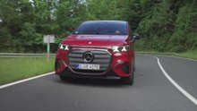The all new electric Mercedes-Benz VLE 400 4MATIC in Patagonia red Driving Video