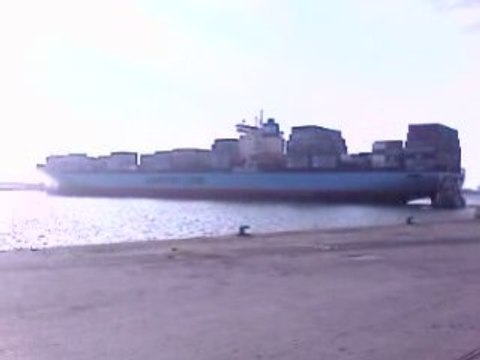porte conteneurs maersk arrivant au port de dunkerque 3