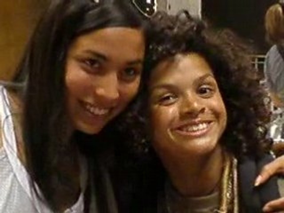 "On a pas l'air con là..."