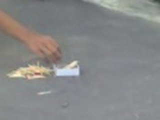 Pétard dans une boîte d'allumette