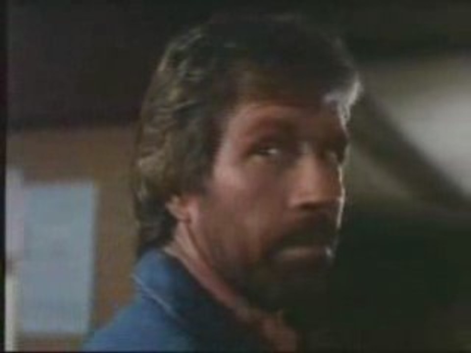 Chuck Norris Les pieds dans la gueule