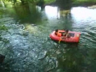 Lou et Lucas dans les rapides