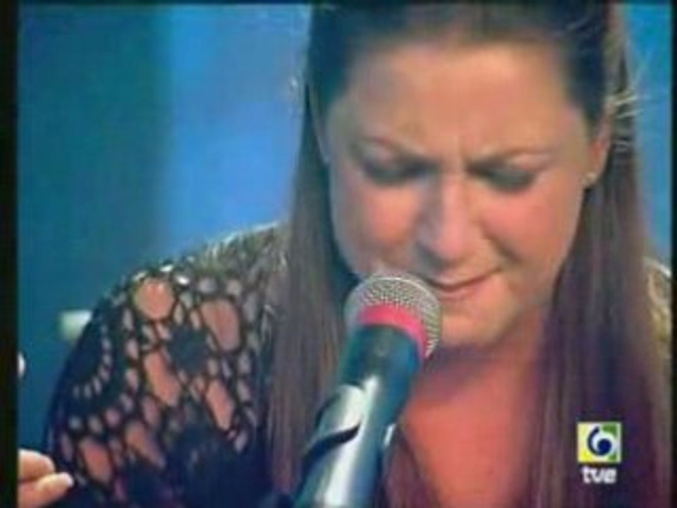 Niña Pastori Sobre la arena, alegria