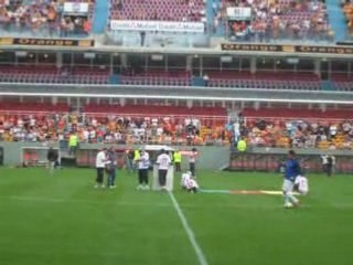 Hommage a marc vivien foé ancien joueur de lens