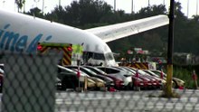 Fumo denso e chamas após avião de carga da Amazon sair da pista em Miami