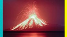 ¡Alerta en Indonesia! Volcán Anak Krakatau entra en erupción y afecta miles de vuelos