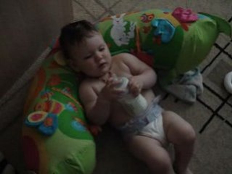 16 Juillet - Je bois mon bib toute seule