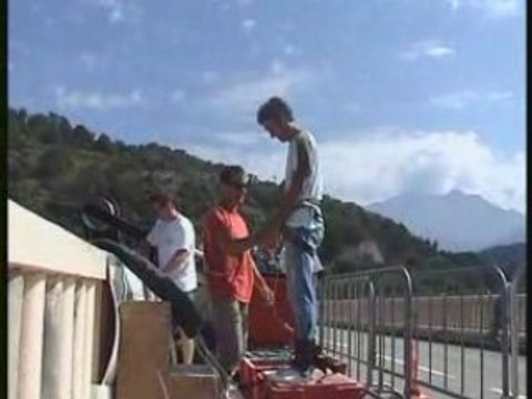 Saut à l'élastique de Jérémy au Pont de Ponsonnas
