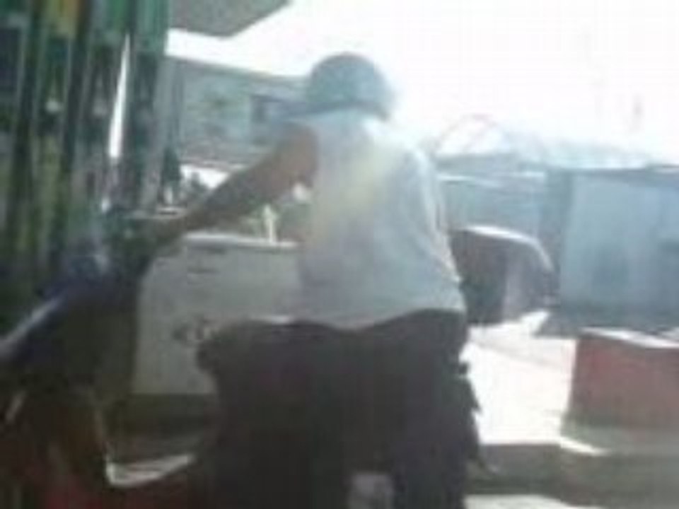 Un marseillais qui va prendre de l'essence, c'est comique !