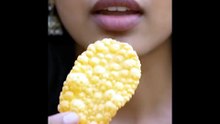 Pirya_biting_cassava_chip