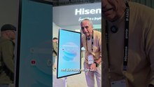 Hisense RoamView, il display da 32" su ruote e a batteria. Puoi caricare tutte le app del Play Store