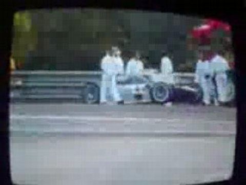 Suite accident crash Mercedes CLR 24 heures Le Mans 1999
