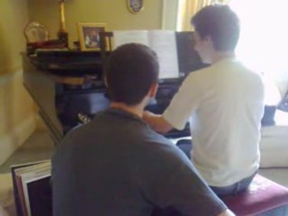 James Ludford and Adam McKenzie covering Queen (25-05-08)