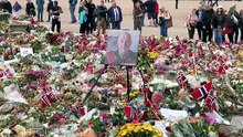 Miles de personas participan en Oslo en el funeral del rey Harald V de Noruega