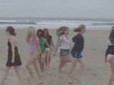 danze irlandesi sulla spiaggia