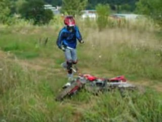 $ly jump et chute en dirt bike