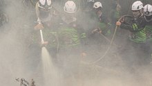Karhutla Dekati Permukiman Warga Kubu Raya, Petugas Berjibaku Padamkan Api