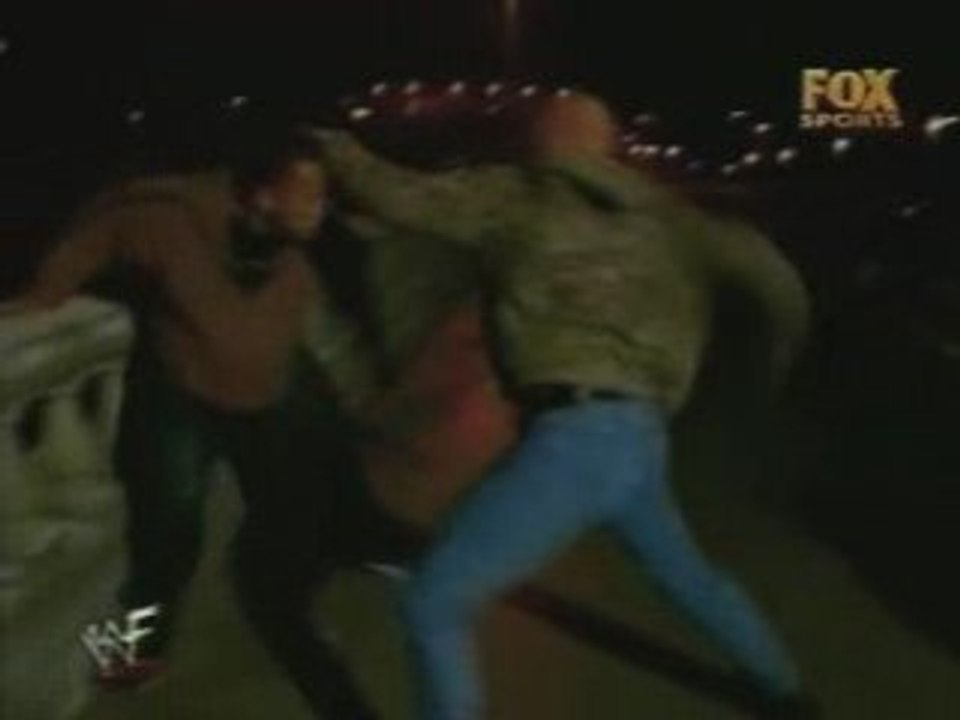 1999.04.12 Raw Austin confronts The Rock at the bridge