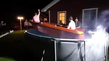 Un bateau dans une piscine ? Regardez ce qui se passe ! 😳🚤