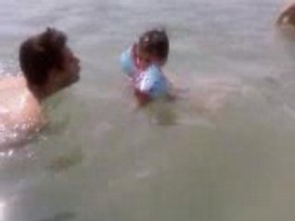 Tim dans l'eau plage Palavas rive droite