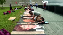 Художники мелом чествуют жертв рейса 93 портретами в годовщину 11 сентября