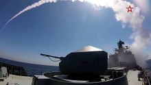 ロシア海軍フリゲート「アドミラル・エッセン」、黒海でのミサイル演習中に実弾射撃