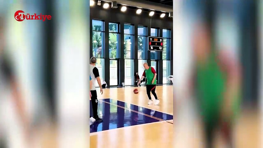 Erdoğan kurmaylarıyla basketbol maçı yaptı; Mustafa Varank ''Evet yine kazandı' diye paylaştı