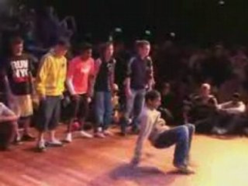 Uk Bboy preliminary 2008 - Cypher Active Vs Chyle Crew