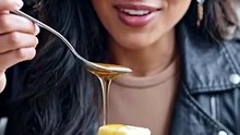 Pirya_watching_maple_syrup_pancake