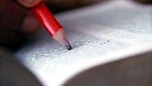 A surpreendente origem da palavra "escrutínio" e sua relação com processos históricos.