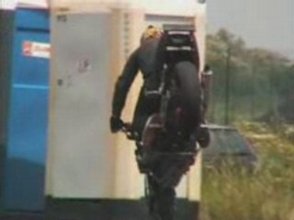 Bugs Cbr stoppie circle fen jump combo